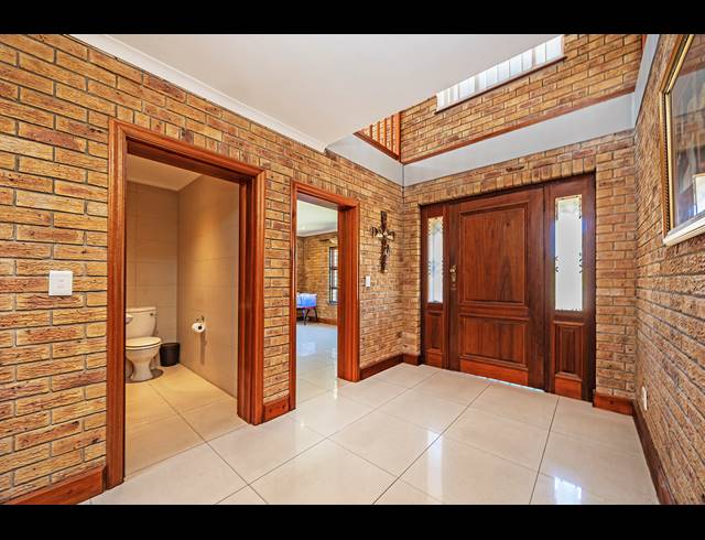 4 BEDROOM FREEHOLD SOLD IN VREDEKLOOF